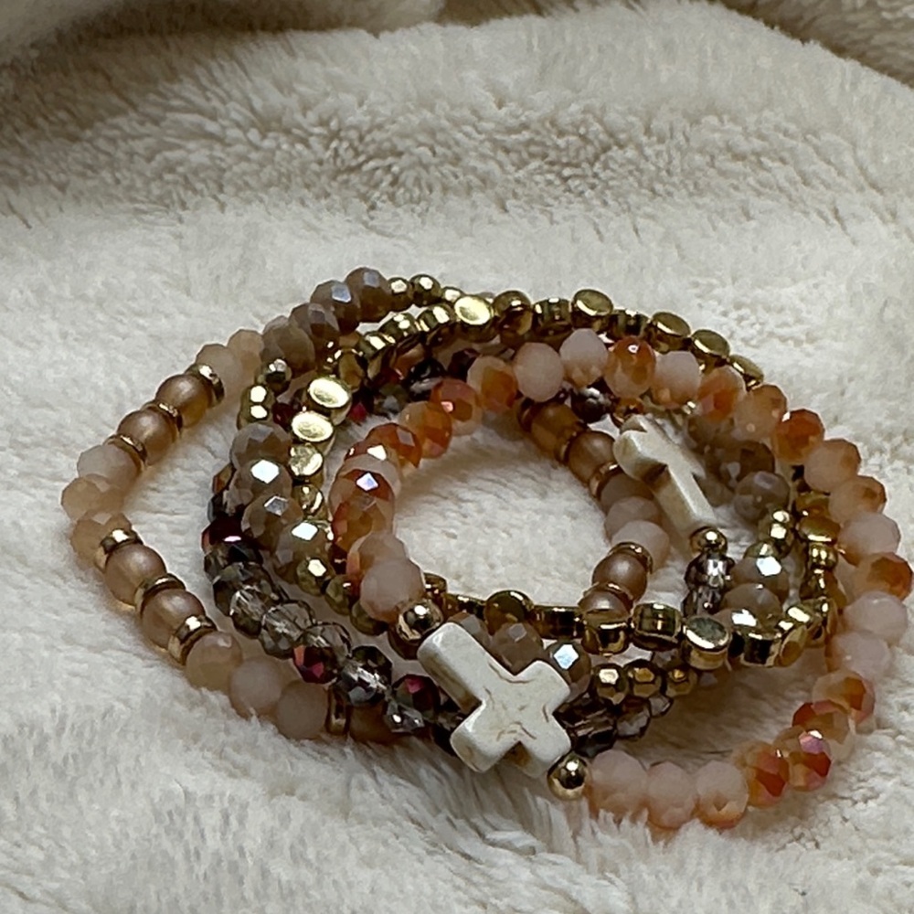 Beaded Bracelets Peachy Gold Mauve Set of 5 with Cross Charms on 2 of them NWOT - Picture 16 of 16